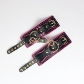 Черные кожаные наручники с розовой строчкой - Crazy Handmade - купить с доставкой в Батайске