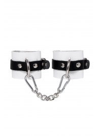 Бело-черные кожаные наручники с одним ремешком с люверсами - Pecado - купить с доставкой в Батайске