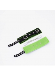 Черно-зеленые кожаные наручники с зеленой строчкой - Crazy Handmade - купить с доставкой в Батайске