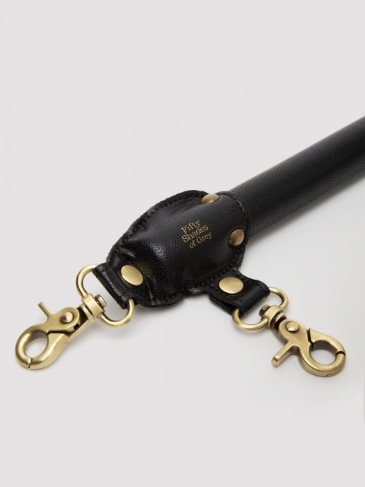 Черная распорка для ног Bound to You Faux Leather Spreader Bar - 50,8 см. - Fifty Shades of Grey - купить с доставкой в Батайске