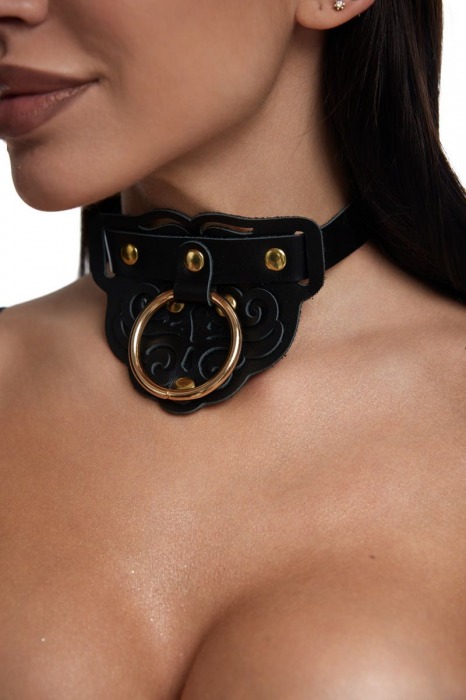 Черный фигурный кожаный ошейник с золотистой фурнитурой - Crazy Handmade - купить с доставкой в Батайске