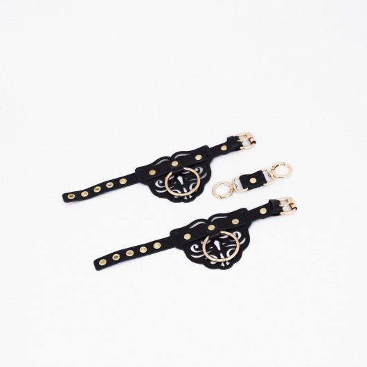 Черные кожаные наручники с клепками, кольцами и золотистой фурнитурой - Crazy Handmade - купить с доставкой в Батайске